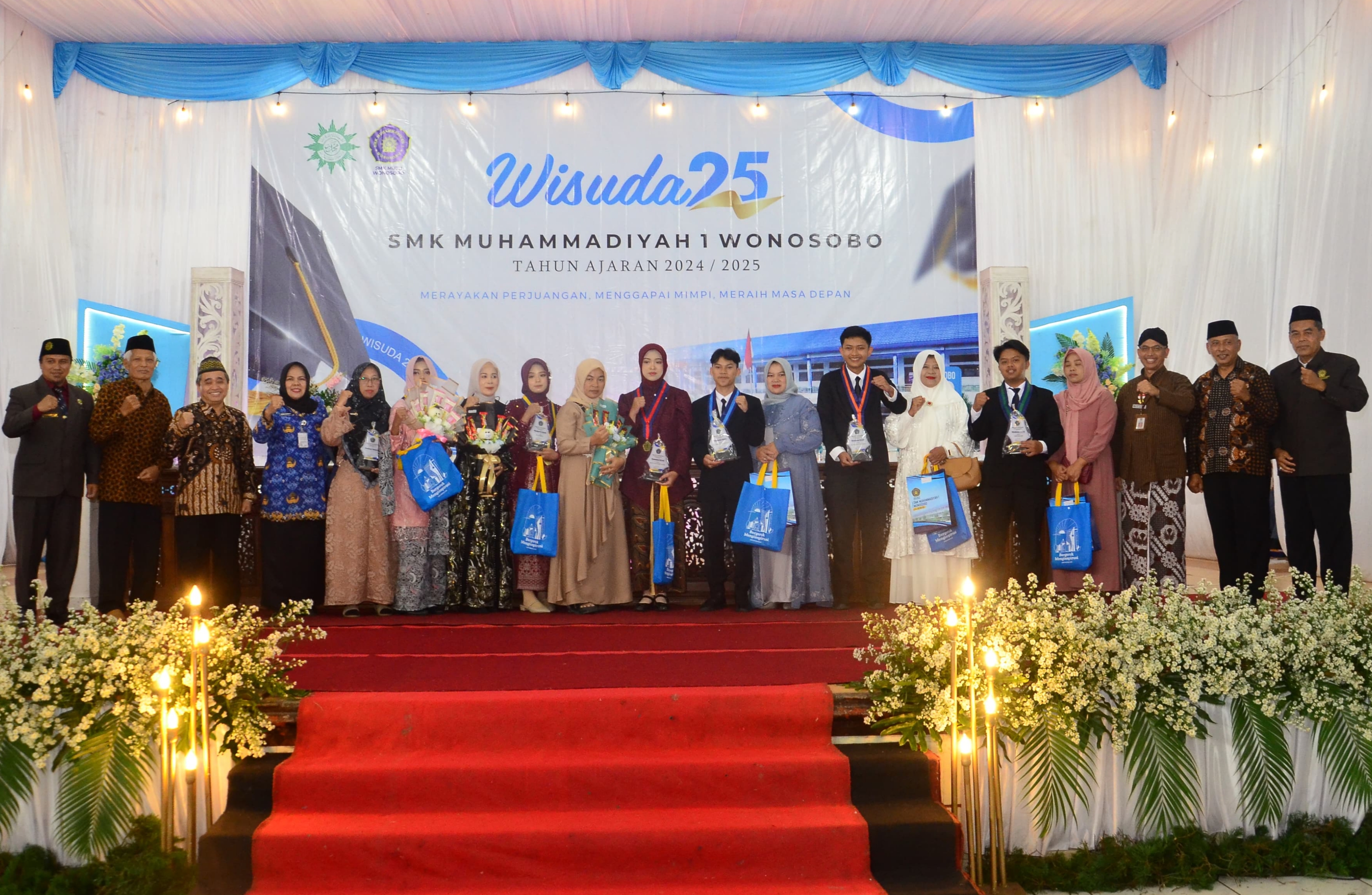 WISUDA Ke 25 SMK MUHAMMADIYAH 1 WONOSOBO MELEPAS 300 PELAJAR SIAP MENUJU MASA DEPAN