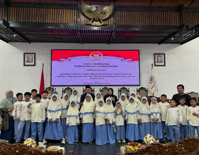 SD MBF AL-ADZKIYA MENDAPAT PENGHARGAAN ISTIMEWA TAEKWONDO DAN MENTARI ENGLISH COMPETITION (MEC)