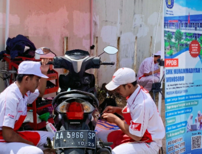 SERVIS KUNJUNG SMK MUTU DAN ASTRA WONOSOBO, MERIAHKAN HUT RI KE-80 DI DESA KADIPATEN 