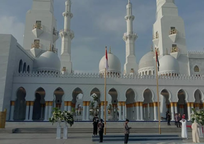 MEMAKMURKAN MASJID 