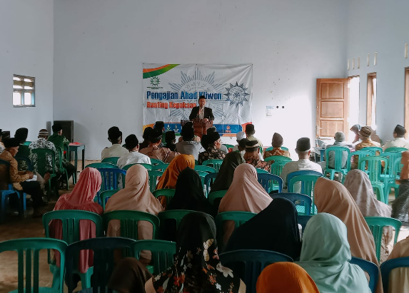 PENGAJIAN LAPANAN AHAD KLIWON PCM KALIWIRO, IKHLAS BERMUHAMMADIYAH ALLAH AKAN MENGANGKAT DERAJAT HAMBANYA   