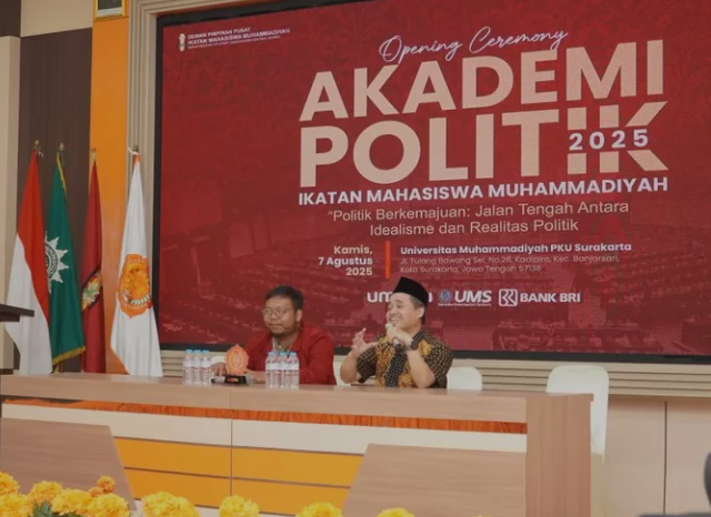 AKADEMI POLITIK IMM : POLITIK BERKEMAJUAN : JALAN TENGAH IDEALISME DENGAN REALITAS POLITIK