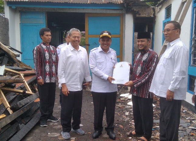 BUPATI WONOSOBO BERIKAN BANTUAN MUSIBAH KEBAKARAN DI MBS SMP MUHAMMADIYAH 1 WONOSOBO