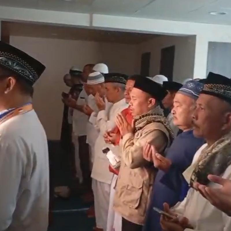 Cinta yang Tak Terputus Jarak : Solidaritas Jemaah KBIHU Gema Arofah, Shalat Ghaib Almarhumah Ibu Titik, Empati Bapak Joko dan Doa Kesembuhan Bapak Sholeh Yahya