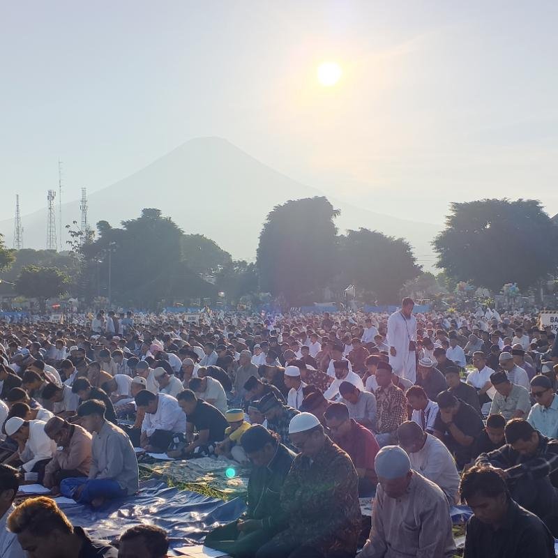 Shalat Idul Adha PDM Wonosobo di Alun-Alun: Khotbah Menggetarkan Logika hingga Kehadiran Mahasiswa Malaysia