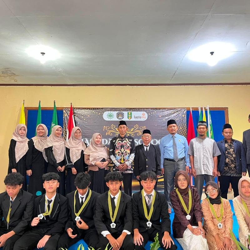 Lepas 10 Siswa Terbaik, SMP Muhammadiyah Kaliwiro Gelar Tasyakuran Kelulusan yang Khidmat