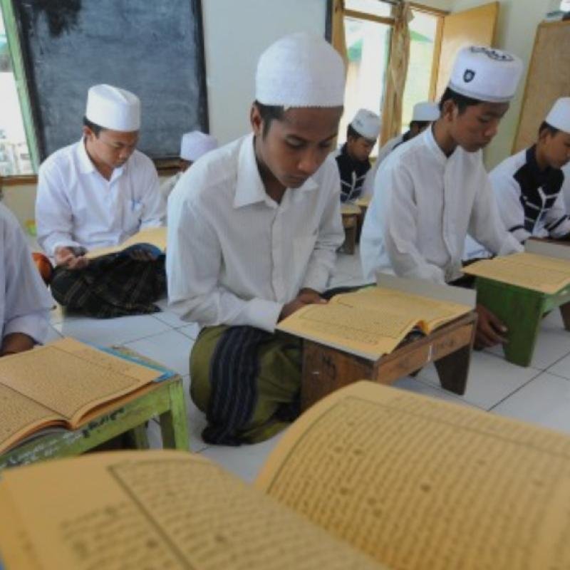 Menganyam Tradisi, Menjaga Sanad: Melacak Transformasi Intelektual Fiqih Melalui Syarah, Hasyiyah, dan Ta’liqat