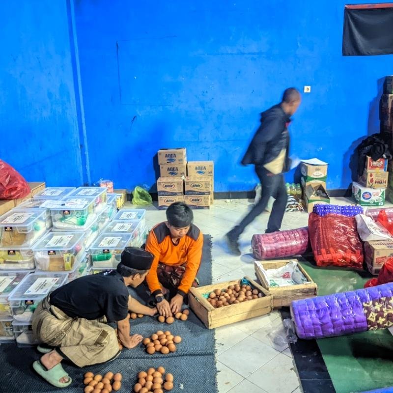 Bantuan Barang dan Donasi Terus Mengalir dan Penjagaan Material dan Logistik dalam Bencana Kebakaran di Tieng 