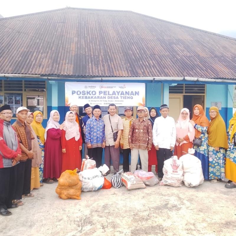 MDMC Wonosobo Salurkan Bantuan dan Terjunkan Relawan Tangani Kebakaran di Desa Tieng