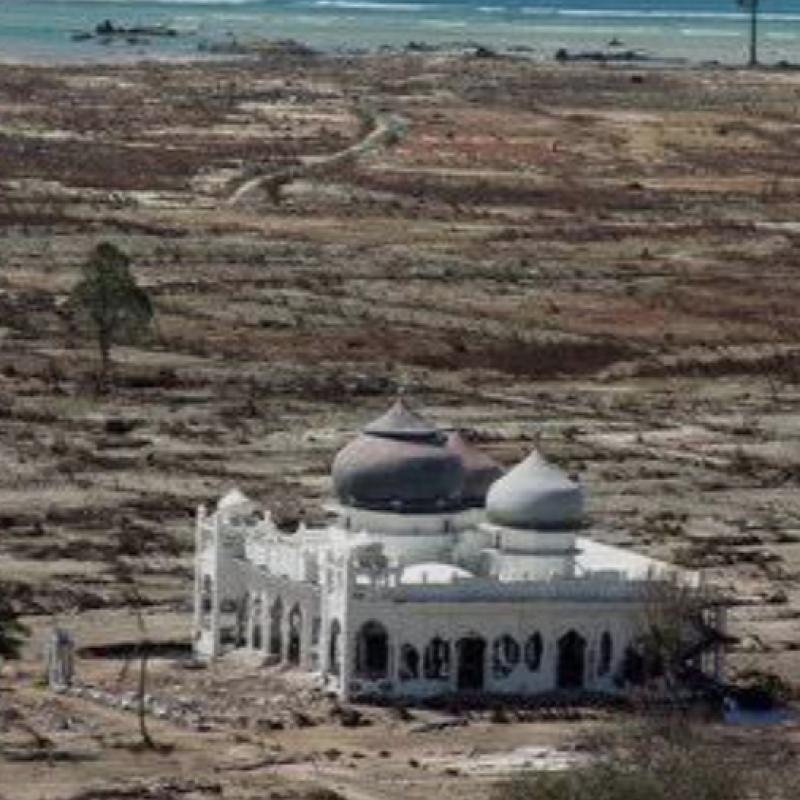 Ketika Bencana Menjadi Guru : Percakapan di Serambi Masjid tentang Iman, Ilmu, dan Tanggung Jawab Manusia