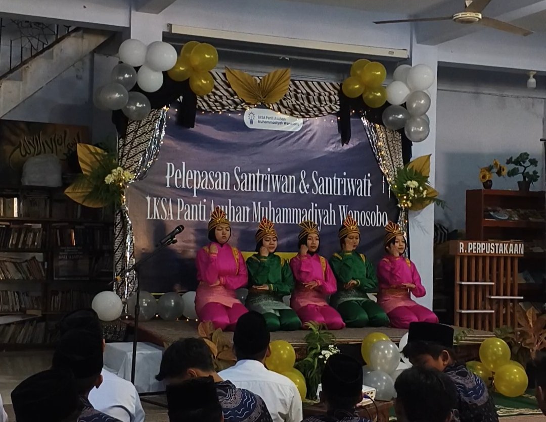 Bekal Iman dan Ilmu, LKSA Panti Asuhan Muhammadiyah Wonosobo Lepas 8 Santri Melangkah ke Masa Depan - Gambar 10