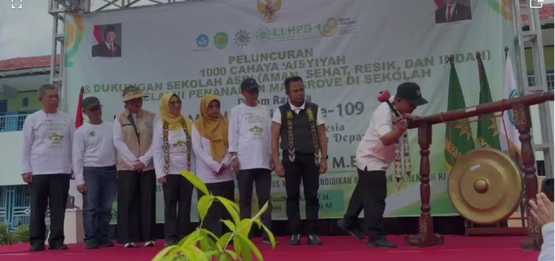 Mendikdasmen Abdul Mu'ti dan Gubernur Rudy Mas'ud Dukung Gerakan 1000 Cahaya ‘Aisyiyah Lawan Krisis Iklim - Gambar 1