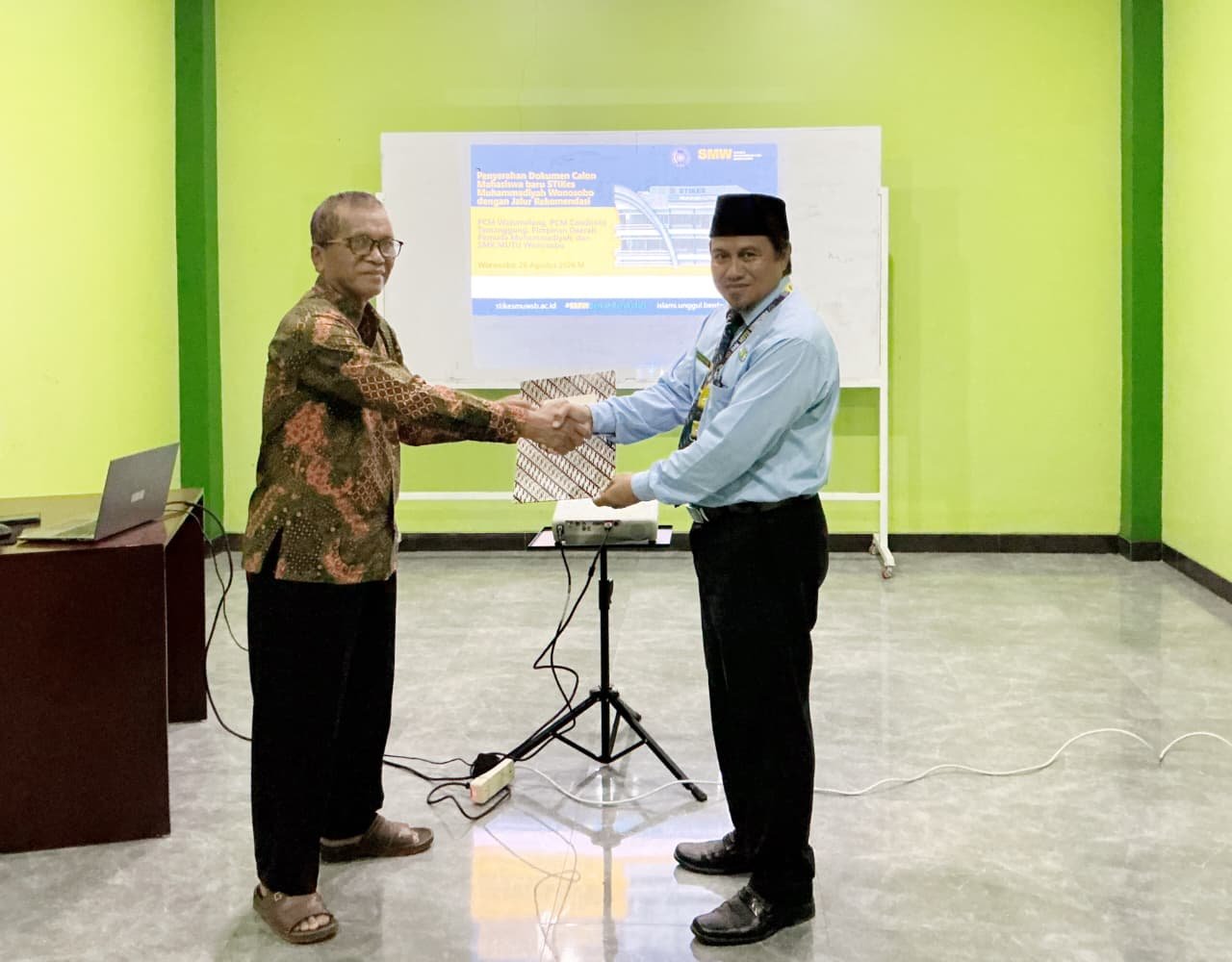 Penyerahan Berkas Rekomendasi PMB STIKes Muhammadiyah Wonosobo : PDPM Boyong 11 dari 18 Calon Mahasiswa  - Gambar 4