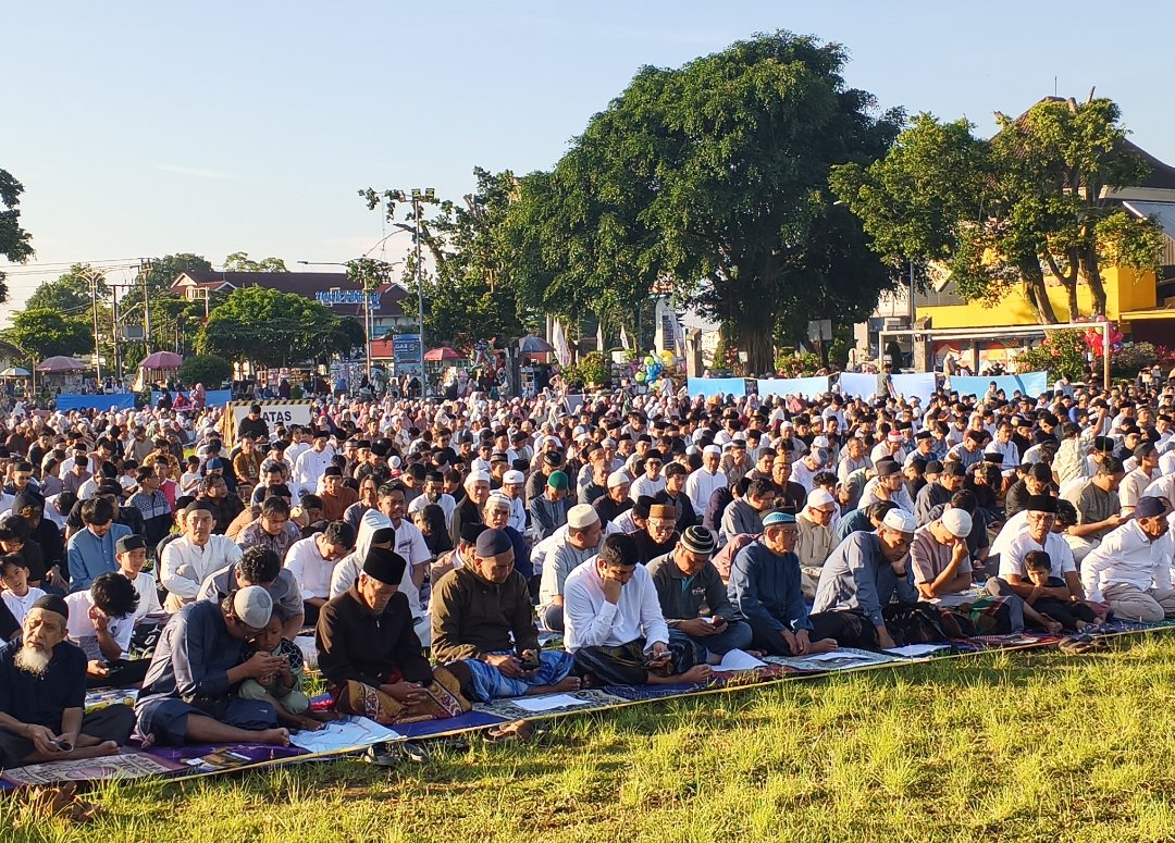 Shalat Idul Adha PDM Wonosobo di Alun-Alun: Khotbah Menggetarkan Logika hingga Kehadiran Mahasiswa Malaysia - Gambar 3