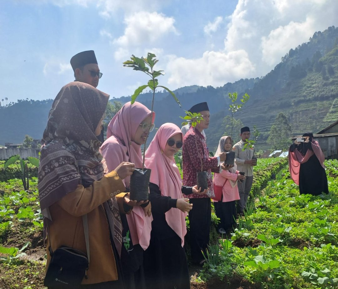 Sinergi Perempuan Berdaya: PDNA Wonosobo Sukses Gelar Semarak Milad ke-95 dan Muktamar ke-XV di Kejajar - Gambar 5