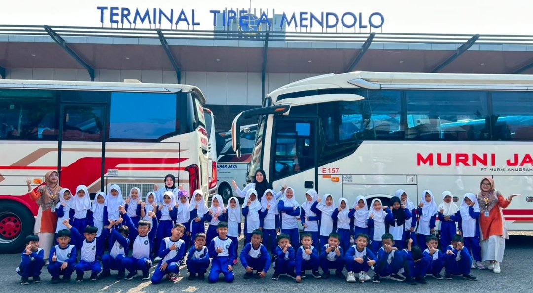 Tumbuhkan Disiplin dan Ekoteologi, Siswa MI Hamka Wonosobo Belajar Langsung di Terminal Mendolo serta Swiss van Java - Gambar 1