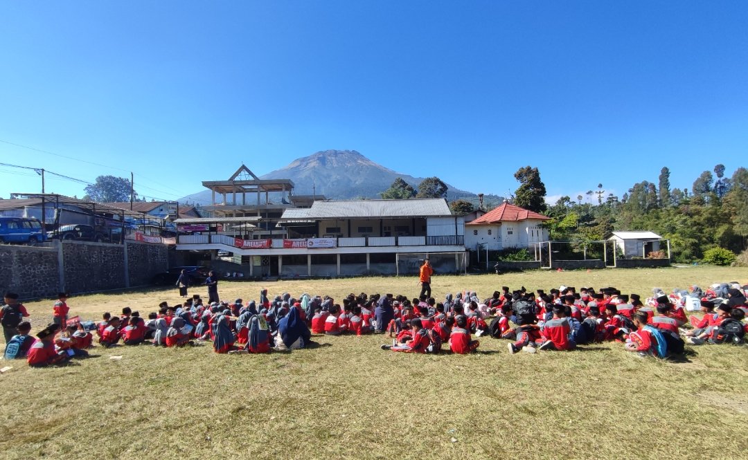 Tanggap Bencana Sejak Dini, Siswa MI Muhammadiyah 'Butuh Kalikajar Ikuti Simulasi Gempa Bumi - Gambar 3