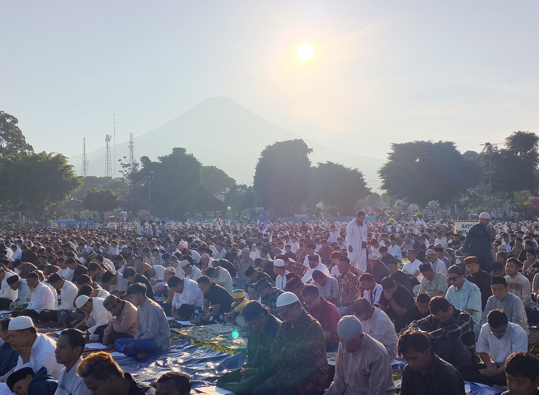 Shalat Idul Adha PDM Wonosobo di Alun-Alun: Khotbah Menggetarkan Logika hingga Kehadiran Mahasiswa Malaysia - Gambar 1