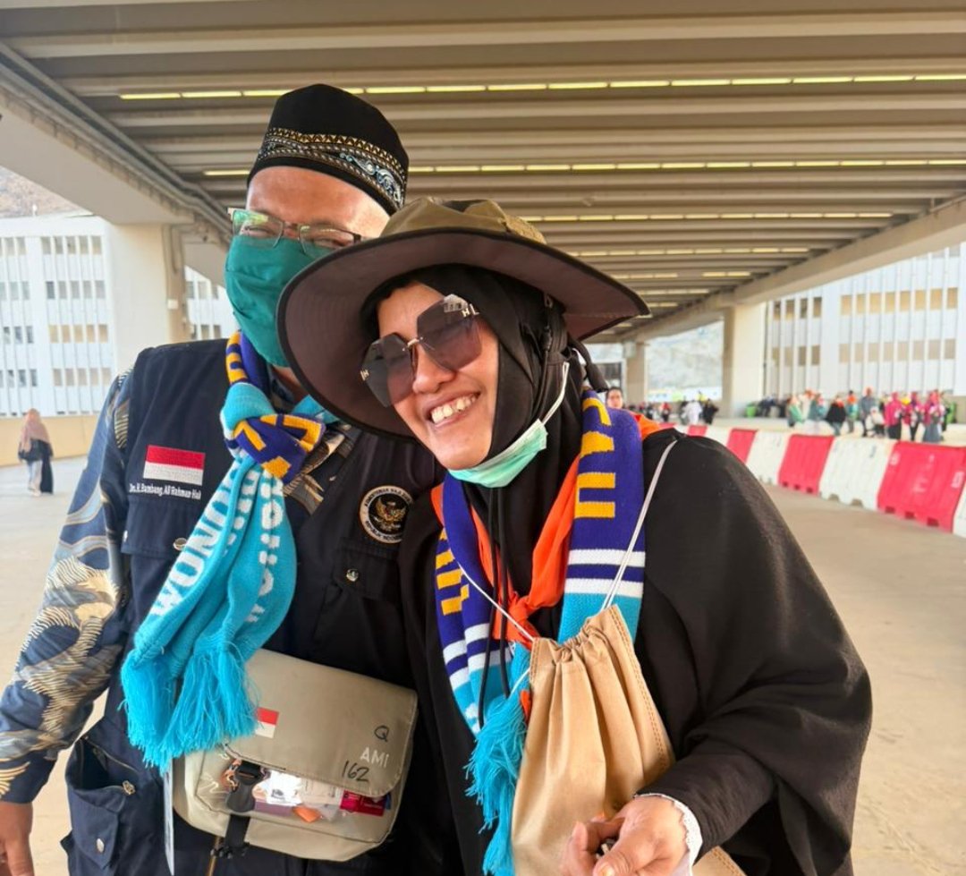Intip Kisah Haru di Jalur Jamarat : Romantisme Halal, Nenek-nenek Pejuang' Alam Kota Mina yang Indah hingga Kran Air Gratis yang Dirindukan Jemaah - Gambar 1