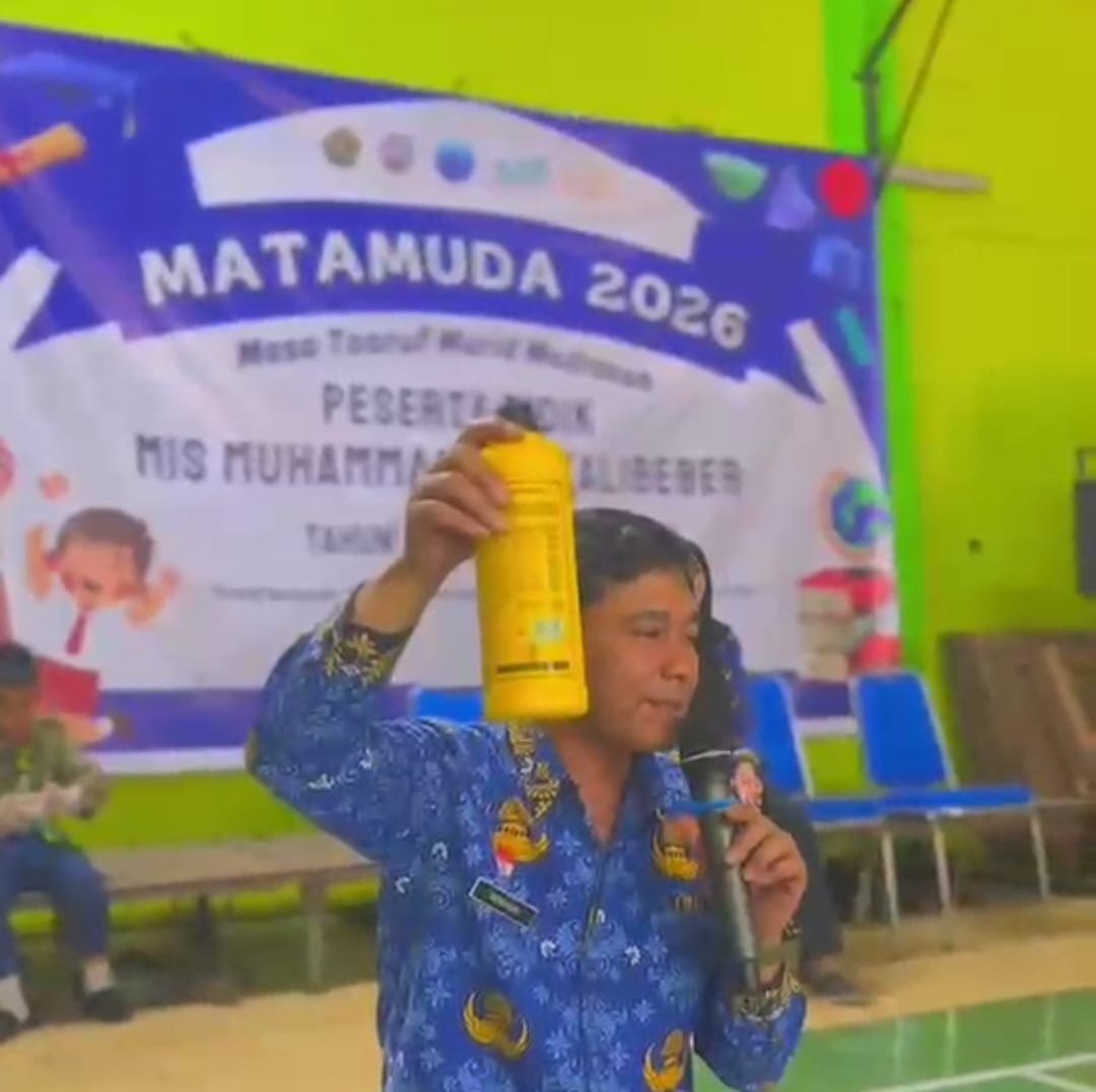 Wujudkan Madrasah Sehat, MI Hamka dan DLH Wonosobo Ajak Siswa Pilah Sampah Sejak Dini - Gambar 4