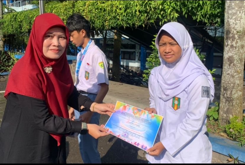Apel Pagi SMK Mutu Wonosobo : Tadarus, Disiplin, Sosialisasi ASAT dan Bangun Semangat Prestasi Siswa - Gambar 3