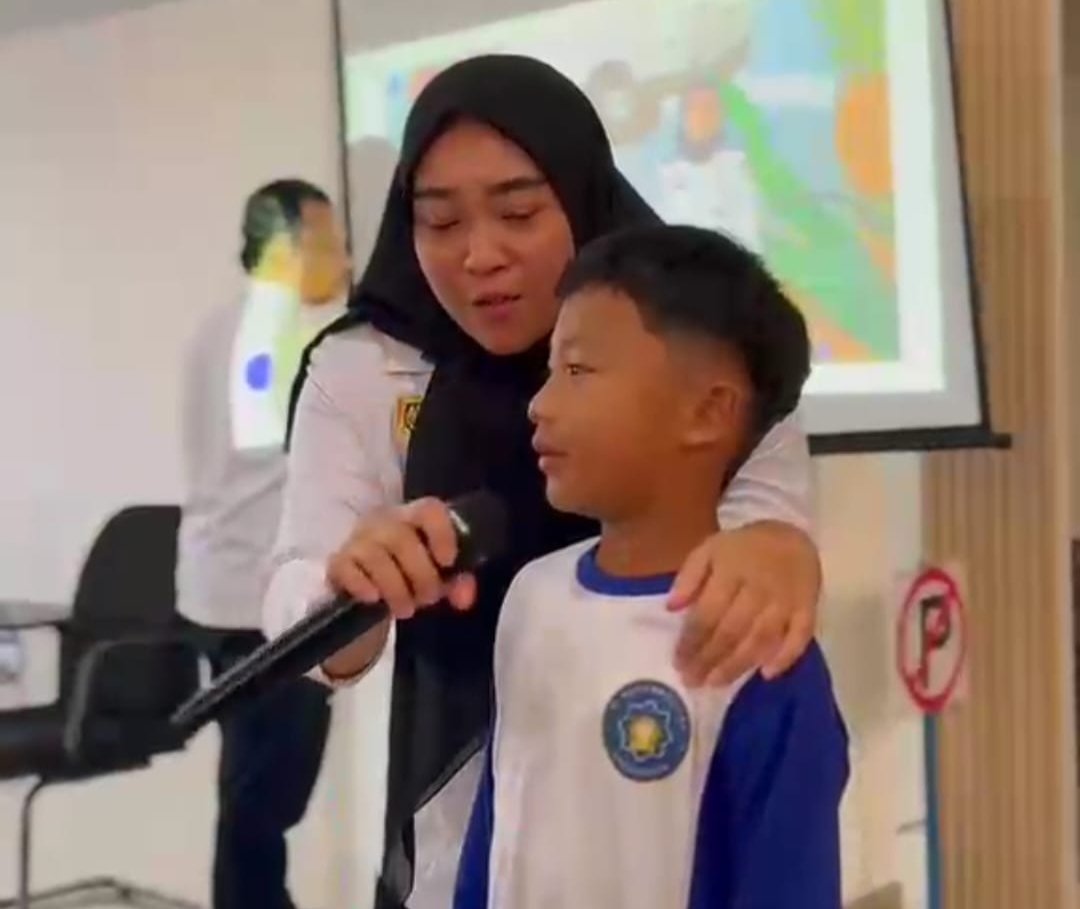 Tumbuhkan Disiplin dan Ekoteologi, Siswa MI Hamka Wonosobo Belajar Langsung di Terminal Mendolo serta Swiss van Java - Gambar 4