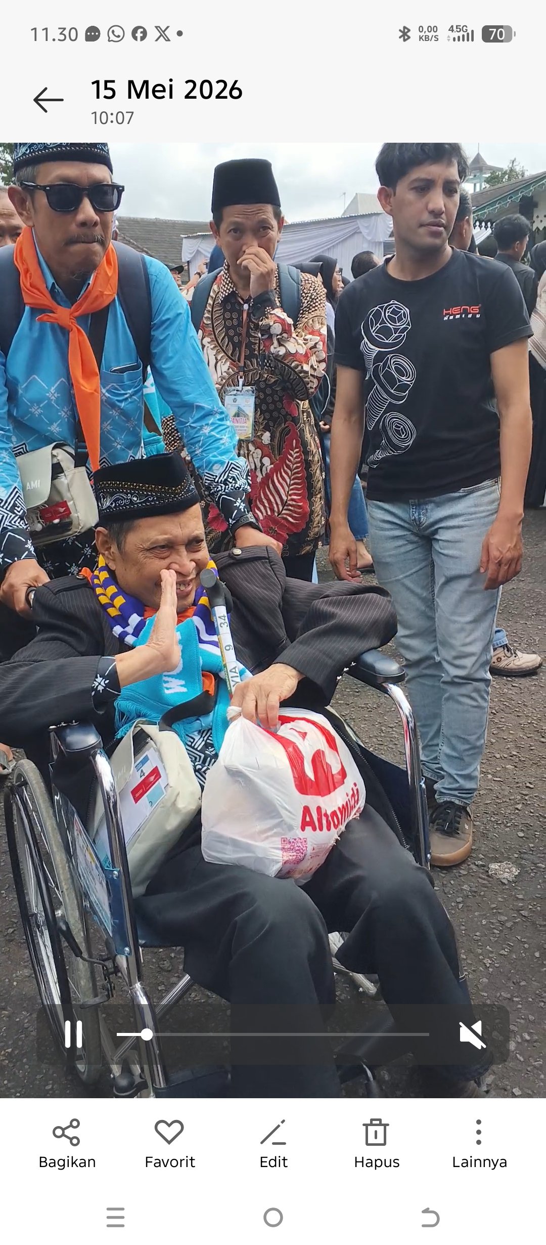 Bupati Wonosobo Lepas 231 Calon Jamaah Haji Kloter 21: Pesankan Fokus Ibadah dan Jaga Predikat Tamu Allah - Gambar 6