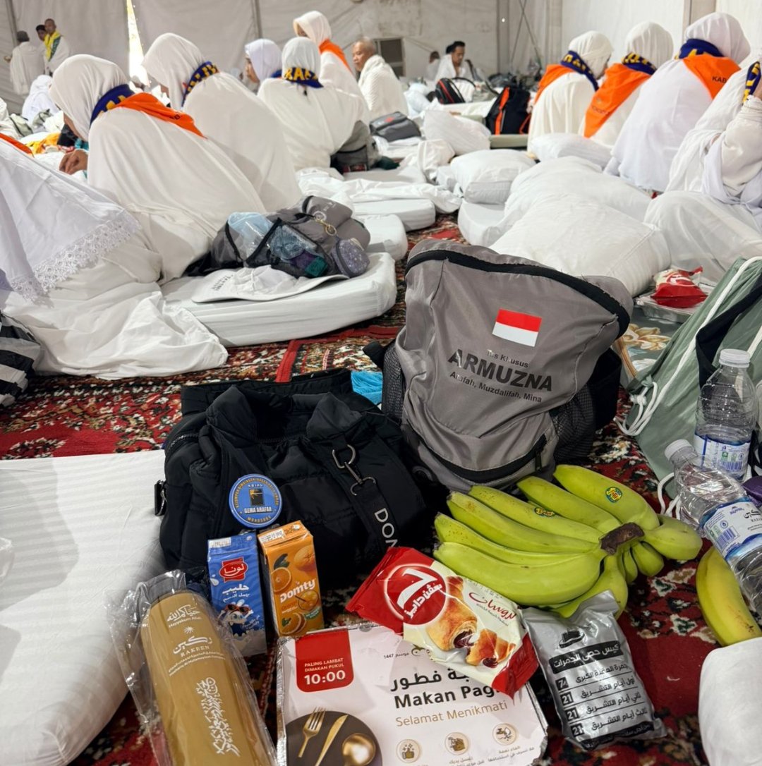 Jemaah KBIHU Gema Arafah Tiba di Tengah Keterbatasan Tenda, Kejutan Maktab Raken Bikin Haru - Gambar 2
