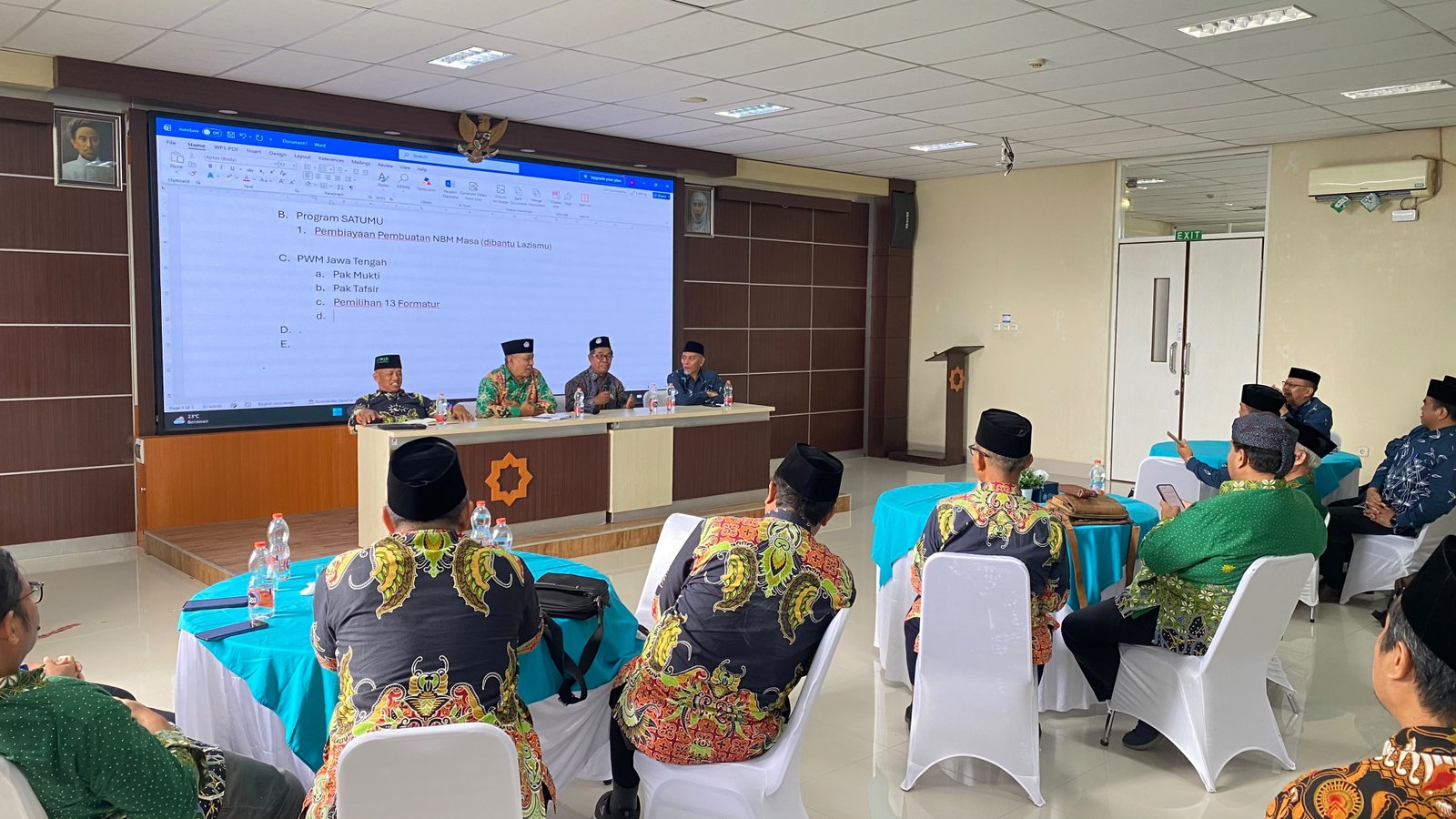 Jangan Biarkan Muhammadiyah Kehilangan Ruh Perjuangan, Ini Pesan Penting PWM Jateng Dalam Rakor PDM/PDA Se-Kedu Raya di Wonosobo - Gambar 6