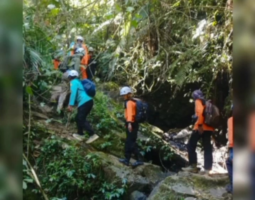 Tragis! Dua Remaja yang Hilang di Gunung Bismo Wonosobo Akhirnya Ditemukan Meninggal di Bawah Air Terjun - Gambar 1