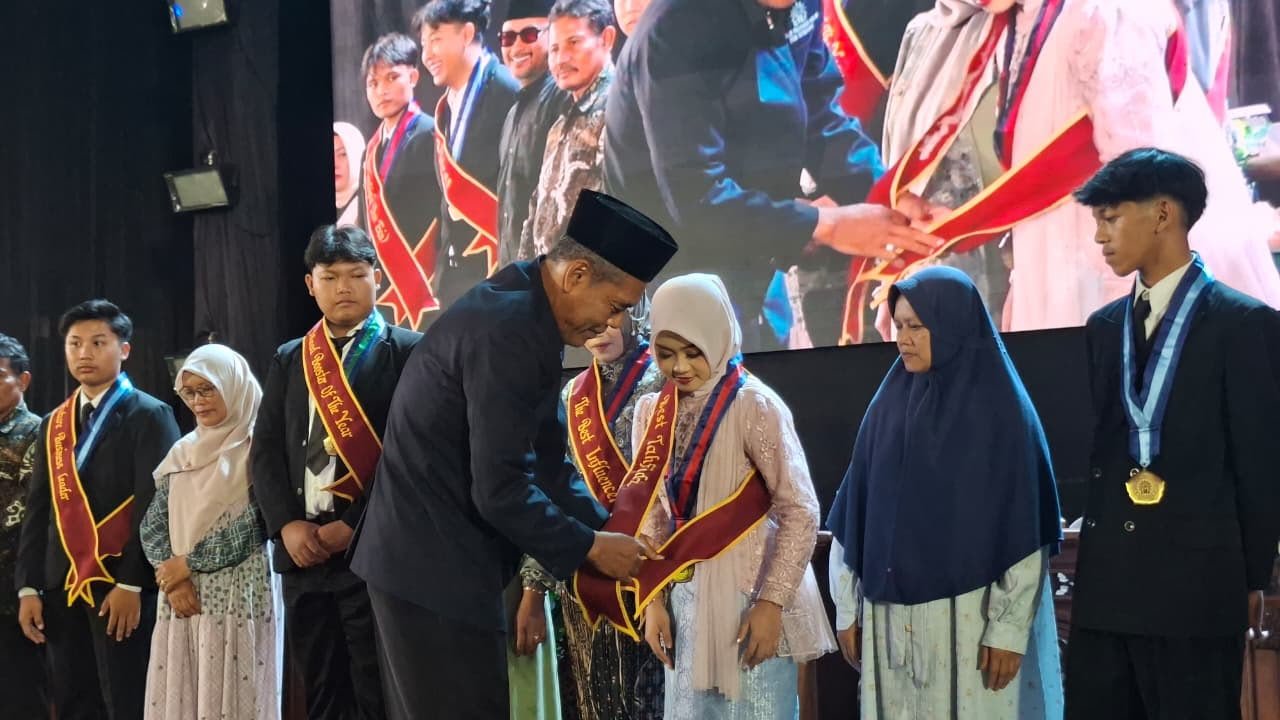 Rayakan Potensi Siswa, SMK Mutu Wonosobo Berikan Penghargaan Akademik hingga Kategori Unik Non Akademik - Gambar 5