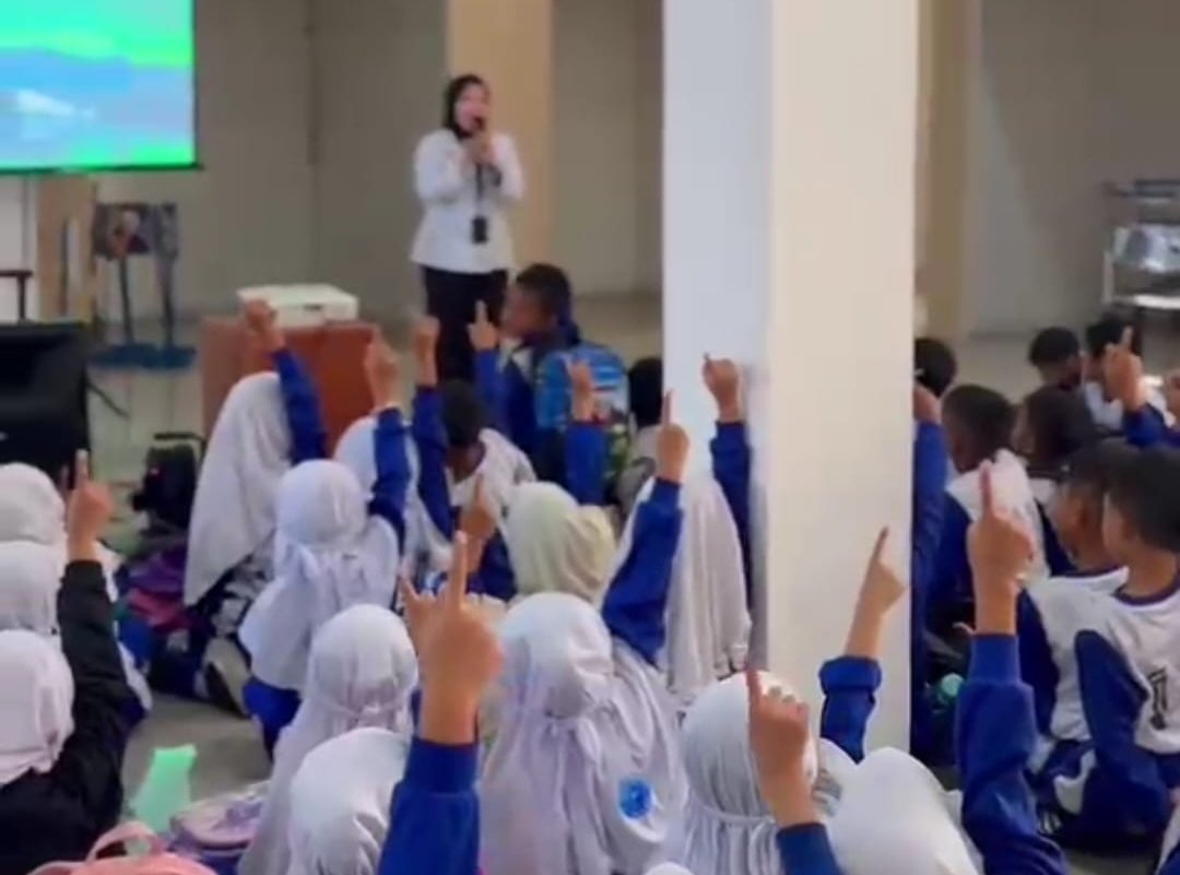 Tumbuhkan Disiplin dan Ekoteologi, Siswa MI Hamka Wonosobo Belajar Langsung di Terminal Mendolo serta Swiss van Java - Gambar 8