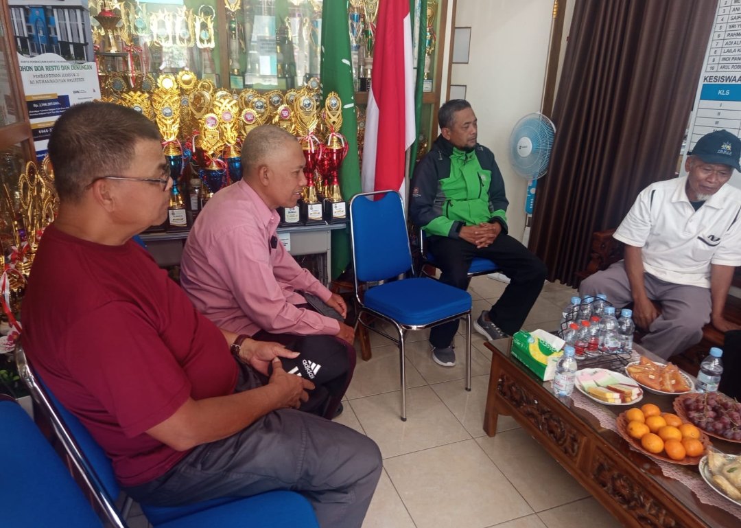 Inspiratif! Serahkan Bantuan Rp 25 Juta, BPH UMS: Pembangunan di Muhammadiyah Bisa Jalan Tanpa Modal - Gambar 5