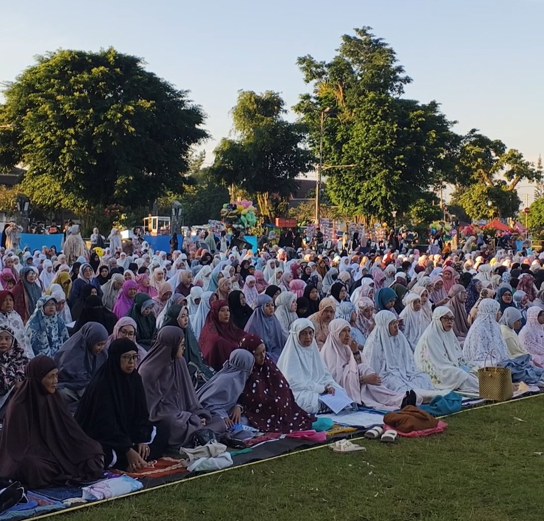 Shalat Idul Adha PDM Wonosobo di Alun-Alun: Khotbah Menggetarkan Logika hingga Kehadiran Mahasiswa Malaysia - Gambar 5