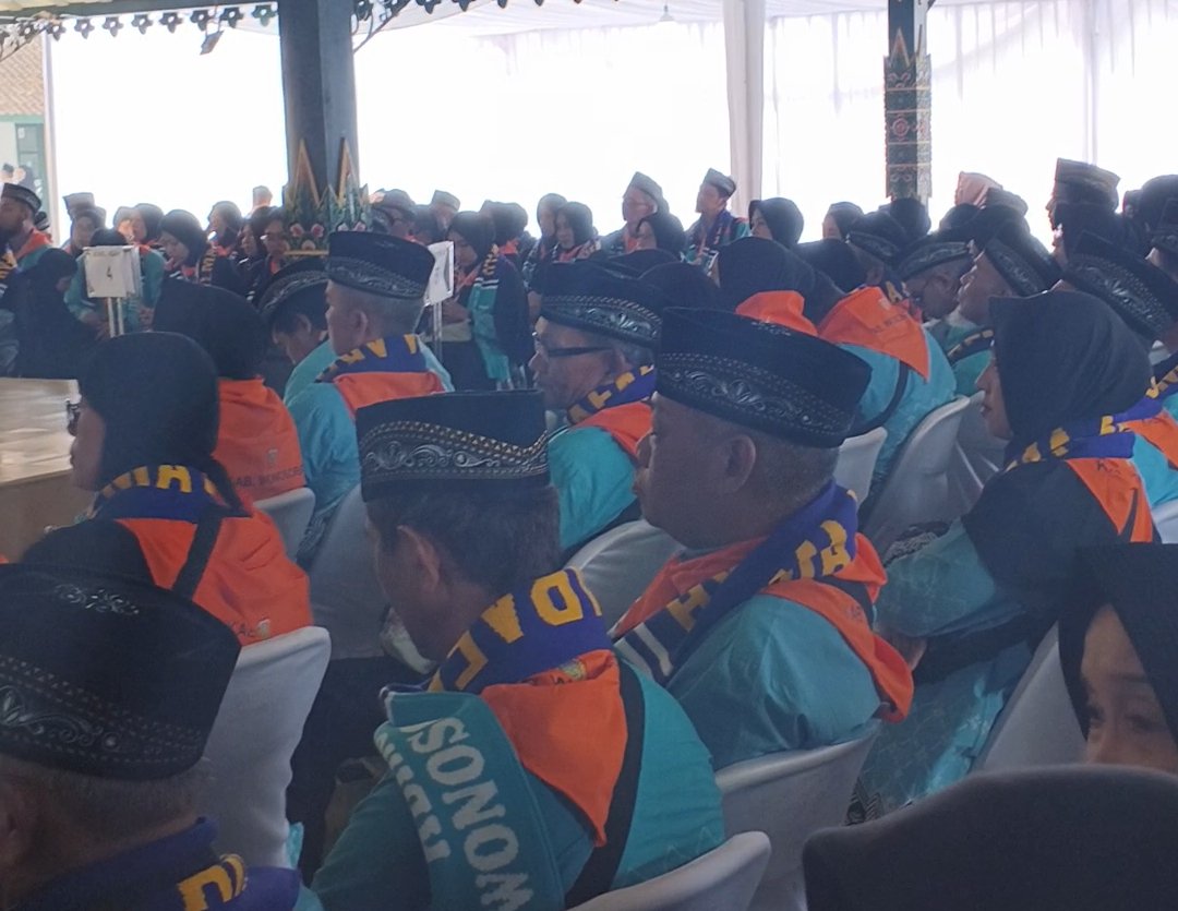 Bupati Wonosobo Lepas 231 Calon Jamaah Haji Kloter 21: Pesankan Fokus Ibadah dan Jaga Predikat Tamu Allah - Gambar 2