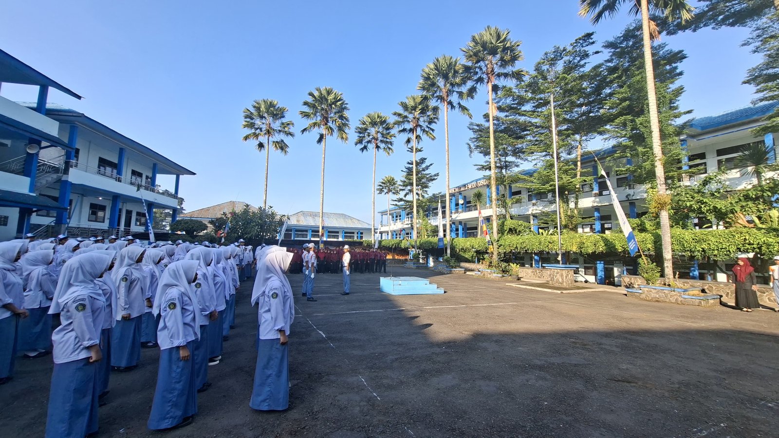 Pesan Mendalam Pembina Upacara SMK Mutu Wonosobo: Ilmu Membawa Kita Mendunia, Karakter Membuat Dunia Menerima Kita - Gambar 7