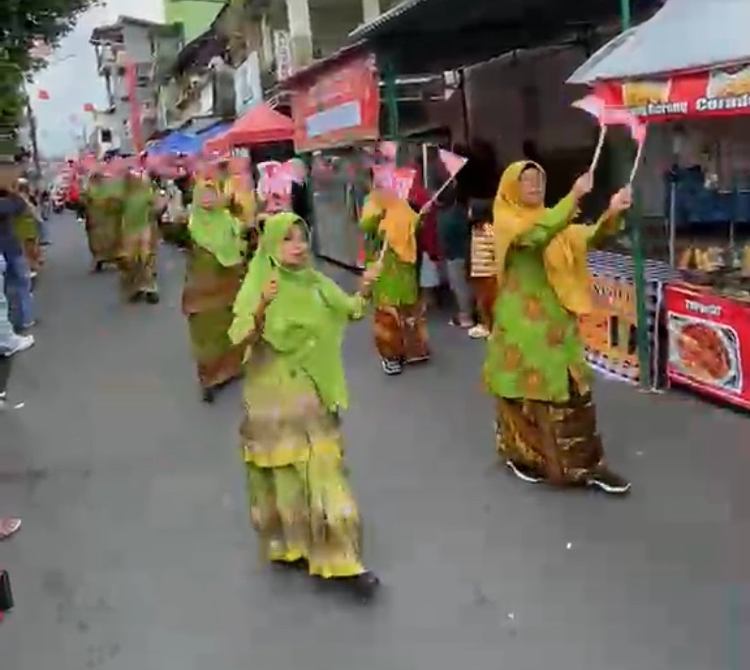 Wujudkan Ukhuwah Islamiyah, Sinergi KOKAM dan Banser Amankan Karnaval Budaya PPTQ Al-Asy'ariyyah Kalibeber - Gambar 6