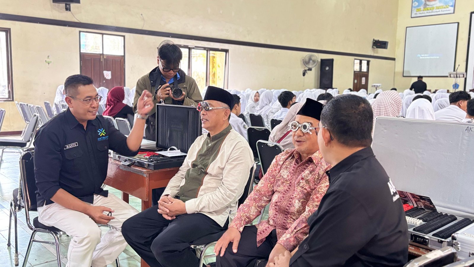 Siswa Muhammadiyah Wonosobo Ikuti Simposium Internasional Kesehatan Mata dan Bakti Sosial - Gambar 5