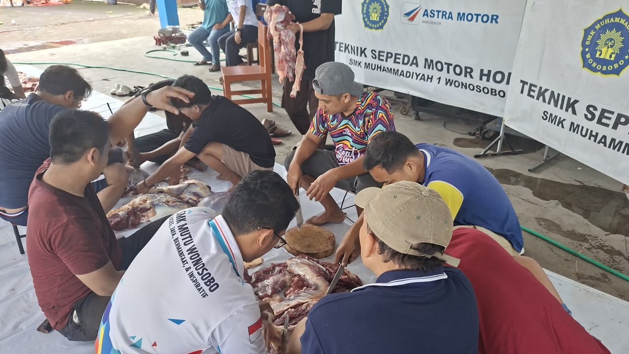 Idul Adha 2026 : Aksi Nyata SMK Mutu Wonosobo Salurkan Ratusan Paket Daging Qurban, Latih Jiwa Sosial Pelajar! - Gambar 9