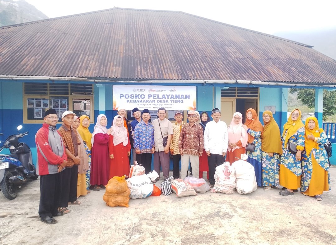 MDMC Wonosobo Salurkan Bantuan dan Terjunkan Relawan Tangani Kebakaran di Desa Tieng - Gambar 1