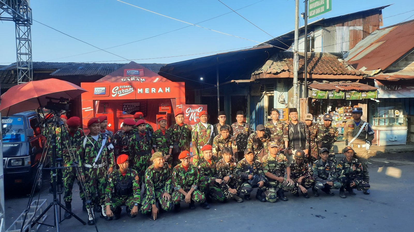 Wujudkan Ukhuwah Islamiyah, Sinergi KOKAM dan Banser Amankan Karnaval Budaya PPTQ Al-Asy'ariyyah Kalibeber - Gambar 2