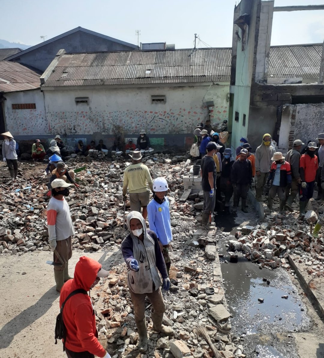 Muhammadiyah Terjunkan 27 Relawan Bersihkan Puing Kebakaran di Tieng Wonosobo, Logistik Mendesak Masih Dibutuhkan - Gambar 2