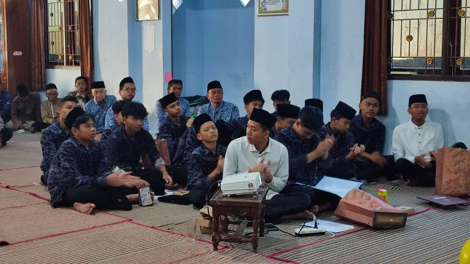Bekal Iman dan Ilmu, LKSA Panti Asuhan Muhammadiyah Wonosobo Lepas 8 Santri Melangkah ke Masa Depan - Gambar 3