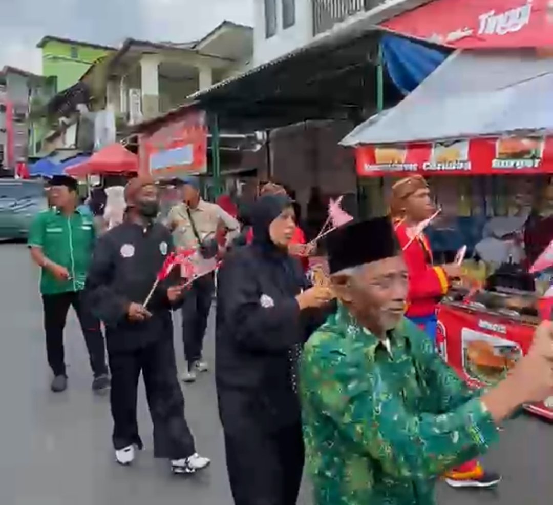Wujudkan Ukhuwah Islamiyah, Sinergi KOKAM dan Banser Amankan Karnaval Budaya PPTQ Al-Asy'ariyyah Kalibeber - Gambar 9
