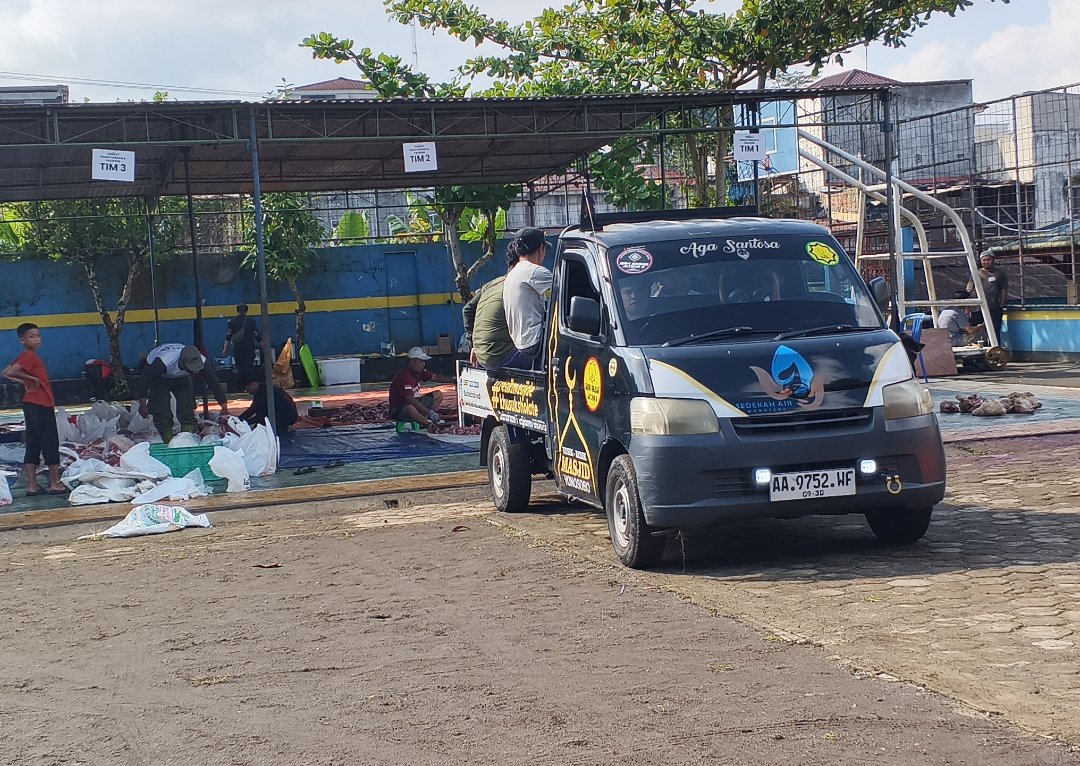 Pertama di Wonosobo, KBIHU Gema Arofah dan Lazismu Sembelih 171 Kambing Dam Haji di Tanah Air - Gambar 18