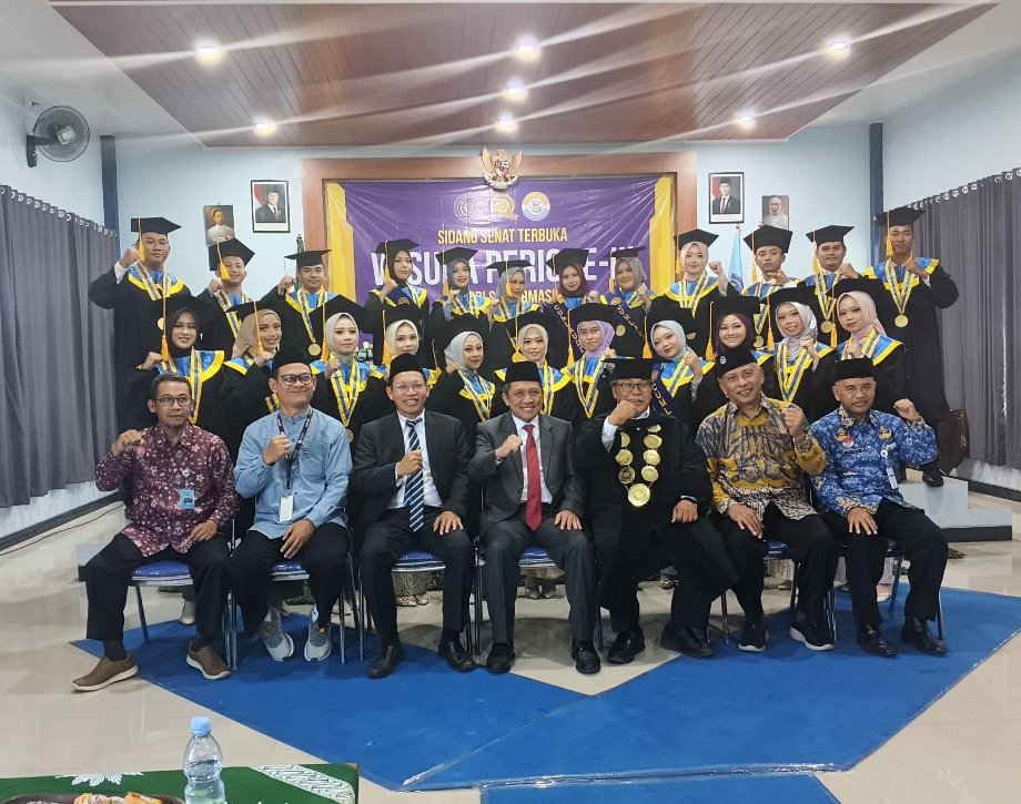 Stikesmu Wonosobo Wisuda 23 Sarjana Farmasi, Bupati Afif Dorong Percepatan Regenerasi SDM Kesehatan - Gambar 1
