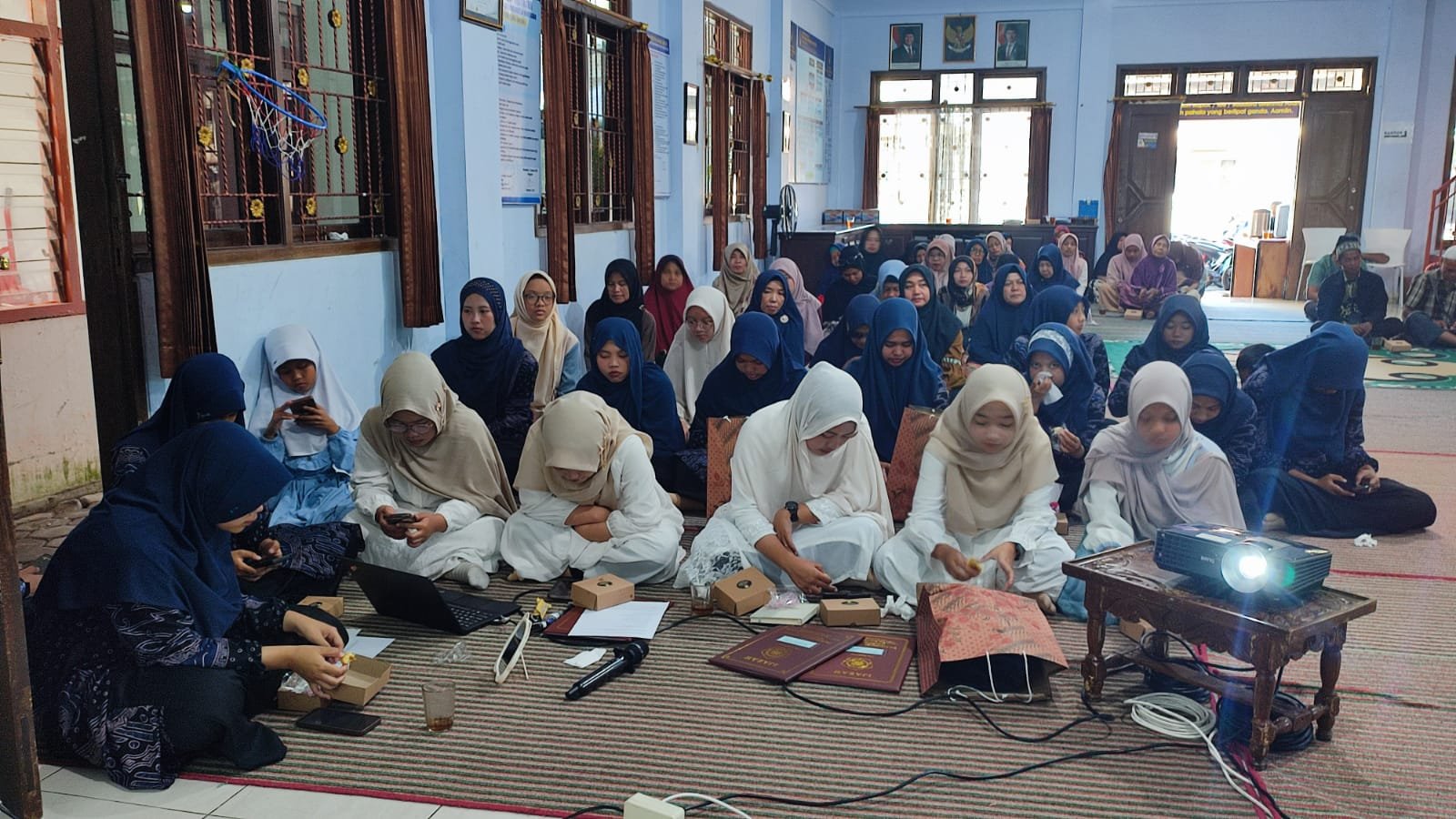 Bekal Iman dan Ilmu, LKSA Panti Asuhan Muhammadiyah Wonosobo Lepas 8 Santri Melangkah ke Masa Depan - Gambar 4