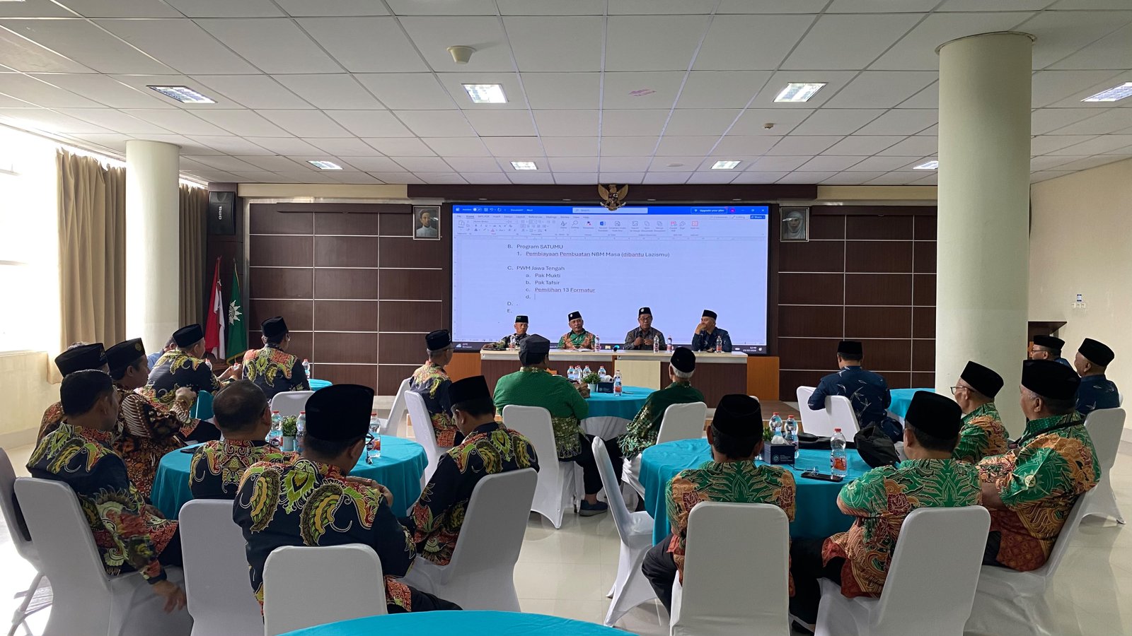 Jangan Biarkan Muhammadiyah Kehilangan Ruh Perjuangan, Ini Pesan Penting PWM Jateng Dalam Rakor PDM/PDA Se-Kedu Raya di Wonosobo - Gambar 5