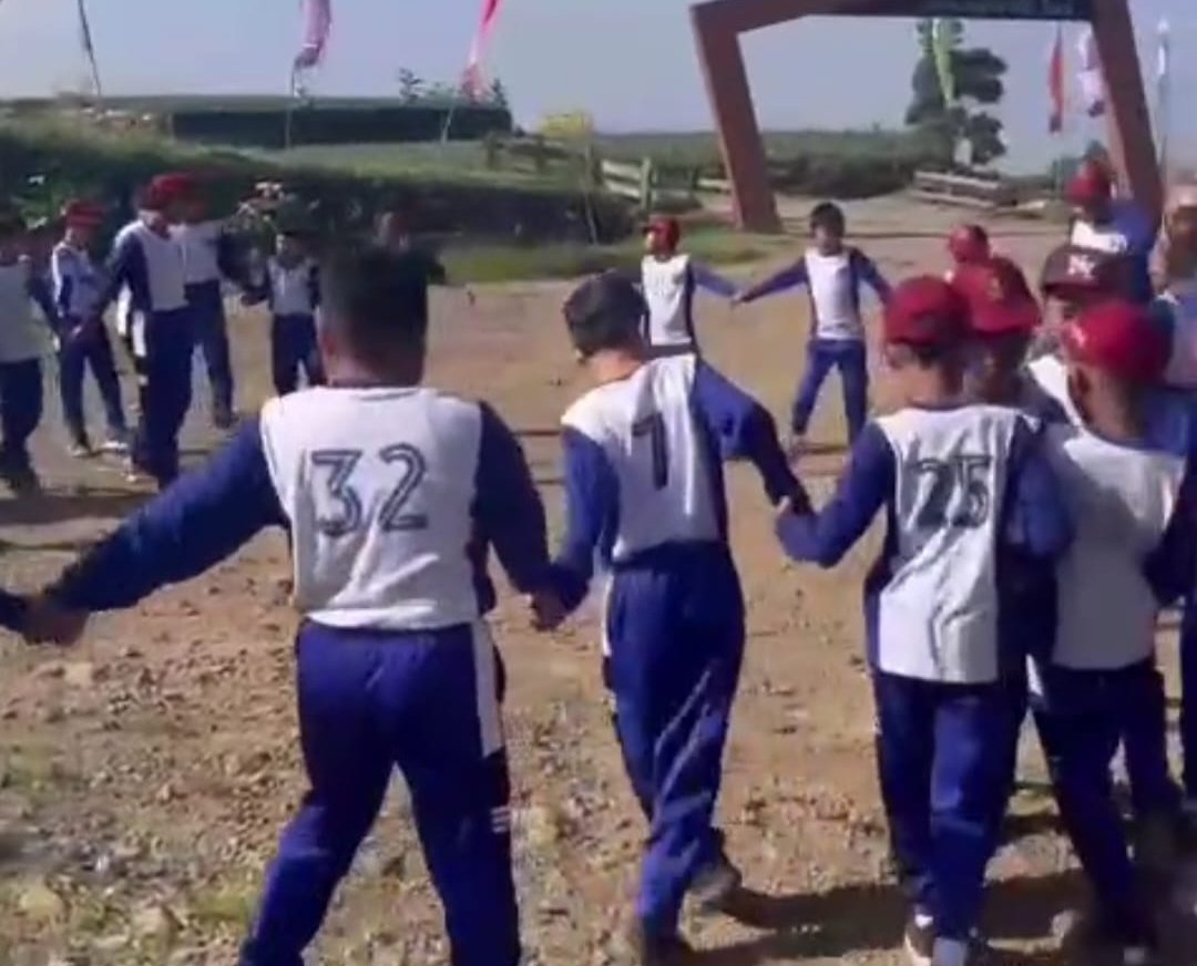 Tumbuhkan Disiplin dan Ekoteologi, Siswa MI Hamka Wonosobo Belajar Langsung di Terminal Mendolo serta Swiss van Java - Gambar 6